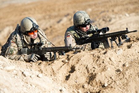 Wollen weiterballern: Bundeswehrsoldaten am 23.12.2013 im Camp M...