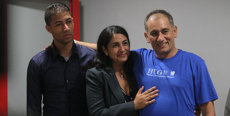 Félix Báez (re.) mit seiner Frau Vania Ferrer und seinem Sohn Al...