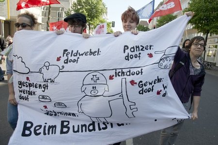 Raus auf die Straße - Ostermarsch 2014 in Düsseldorf