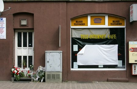 Das Internetcafé von Halit Yozgat in Kassel im April 2006 - kurz... Das Internetcafé von Halit Yozgat in Kassel im April 2006 - kurz...