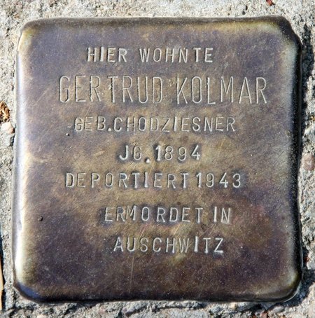 Der "Stolperstein" zum Gedenken an Gertrud Kolmar vor ihrer letz... Der "Stolperstein" zum Gedenken an Gertrud Kolmar vor ihrer letz...