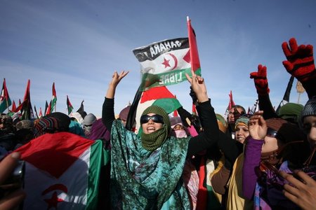 Solidaritätsdemo von Frauen im Flüchtlingslager Smara bei Tindou... Solidaritätsdemo von Frauen im Flüchtlingslager Smara bei Tindou...