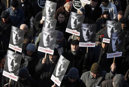 Demonstration für Hrant Dink am 17. Januar 2012 in der Nähe des ... Demonstration für Hrant Dink am 17. Januar 2012 in der Nähe des ...