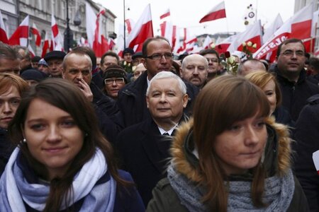 Kaczynski (Mitte) und seine Anhänger am Samstag bei ihrem Marsch... Kaczynski (Mitte) und seine Anhänger am Samstag bei ihrem Marsch...