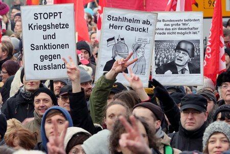Gegen die innere und äußere Militarisierung: Demonstration am Sa... Gegen die innere und äußere Militarisierung: Demonstration am Sa...