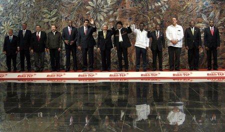 Die Vertreter der ALBA-Staaten - in der Mitte der kubanische Sta...