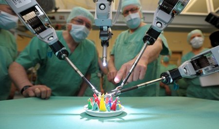 Auch in der Medizin soll, analog zur Industrie, der Einsatz von ... Auch in der Medizin soll, analog zur Industrie, der Einsatz von ...