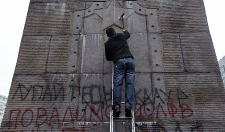 Kiew im Februar 2014: Der rote Stern avanciert zum neuen Feindbi... Kiew im Februar 2014: Der rote Stern avanciert zum neuen Feindbi...