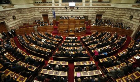 Das griechische Parlament am 17. Dezember bei der ersten Runde d... Das griechische Parlament am 17. Dezember bei der ersten Runde d...