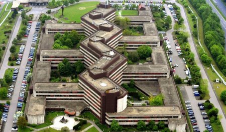 Entstand die Doktorarbeit am Sitz des Bundesamtes für Verfassung... Entstand die Doktorarbeit am Sitz des Bundesamtes für Verfassung...