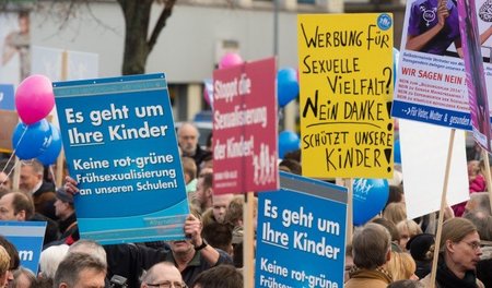 Zwischen Sorge und Ressentiment: Demonstration gegen die vom Lan... Zwischen Sorge und Ressentiment: Demonstration gegen die vom Lan...