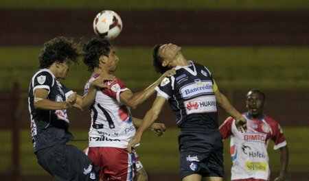 Jonathan Barrios (m.) und seine Metapanecos sind Meister von El ... Jonathan Barrios (m.) und seine Metapanecos sind Meister von El ...