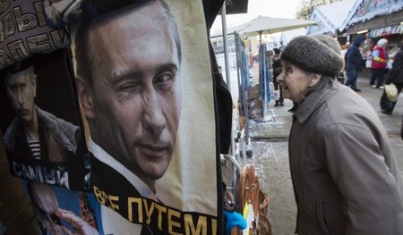 Wladimir Putins Popularität ist ungebrochen (Straßenszene in Mos...