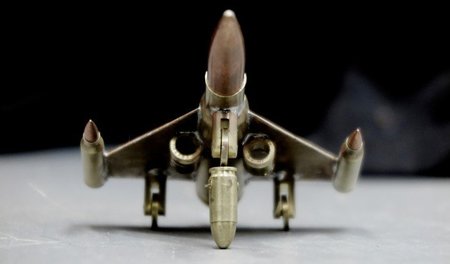 Niemals darf die Munition ausgehen: Bühnendetail aus »Exporting ...