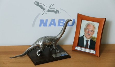 Der Dino und die Zinkfigur: Gernot Kalkoffen rührt die Werbetrom... Der Dino und die Zinkfigur: Gernot Kalkoffen rührt die Werbetrom...