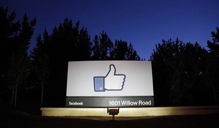 Eingang der Facebook-Zentrale in Menlo Park, USA