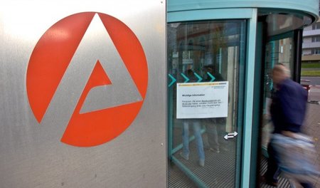 Zum Feierabend ins Arbeitsamt? Durch das Hartz-IV-System und Lüc...