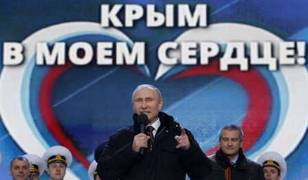 Wladimir Putin auf dem Roten Platz in Moskau bei der zentralen F...
