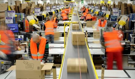 Bei verdeckten Recherchen bei Amazon fiel vor allem die Arbeitsz... Bei verdeckten Recherchen bei Amazon fiel vor allem die Arbeitsz...