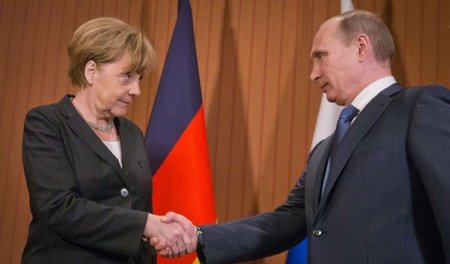 Tief in die Augen geschaut: Bundeskanzlerin Angela Merkel und Ru...