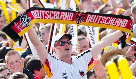 Jeder bekommt etwas ab vom »Deutschland-Boom«. Millionen von Eur...