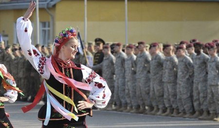 Nahe Lwiw in der Westukraine am 15. September 2014: Eröffnungsze...