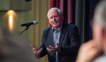 Friedenspolitik ohne Wenn und Aber: Oskar Lafontaine auf der Ros...