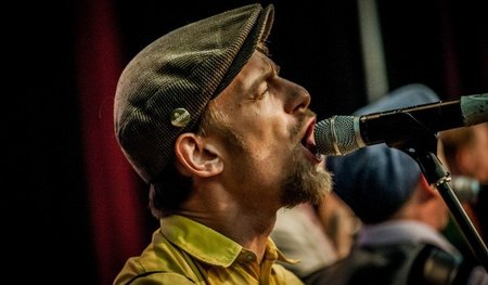 God save the Pokes: zum Beispiel ihren Gitarristen Tobias Müsebe...