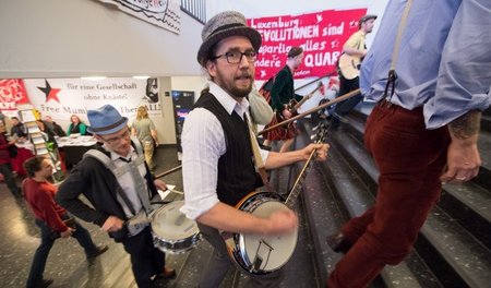 Vormittags im Urania-Foyer: Auftakt The Pokes
