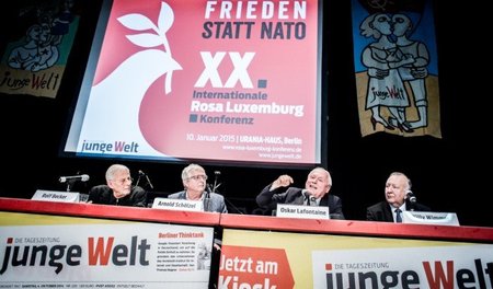 Wie hält es die Linke mit dem Krieg? Podium der Rosa-Luxemburg-K...