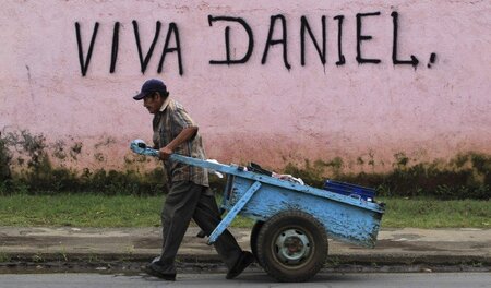 "Lang lebe Daniel" (Ortega, FSLN-Befreiungskämpfer, heute Nicara...