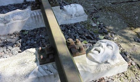 Gedenkstätte an das Außenlager des ehemaligen KZ Buchenwald in S...