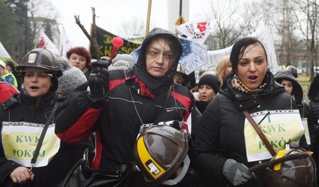 Protest von Minenarbeiterinnen und Ehefrauen von Bergarbeitern g...