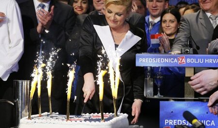 Kuchen und Feuerwerk: Kolinda Grabar Kitarović feierte am S... Kuchen und Feuerwerk: Kolinda Grabar Kitarović feierte am S...