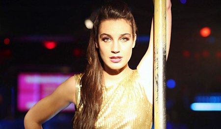 Alexia im Nachtklub »Sunset« in »Paris«