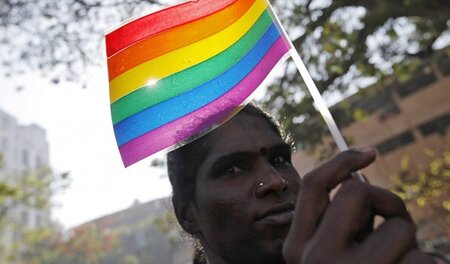Ein Teilnehmer der LGBT-Parade »Queer Azadi« in Mumbai 2011