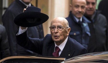 Georgio Napolitano nimmt seinen Hut