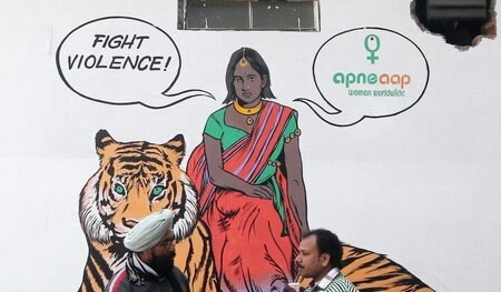 Priya-Wandbilder und -Graffitis zieren Häuserwände in vielen ind...