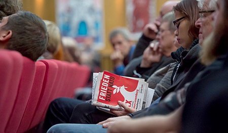 Konferenz und Zeitung aus einer Hand