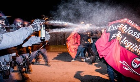 Rabiater Polizeieinsatz gegen Antifaschisten in Magdeburg Rabiater Polizeieinsatz gegen Antifaschisten in Magdeburg