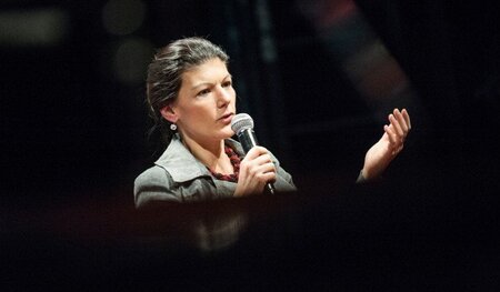 Sahra Wagenknecht, stellvertretende Linke-Fraktionschefin, kriti... Sahra Wagenknecht, stellvertretende Linke-Fraktionschefin, kriti...