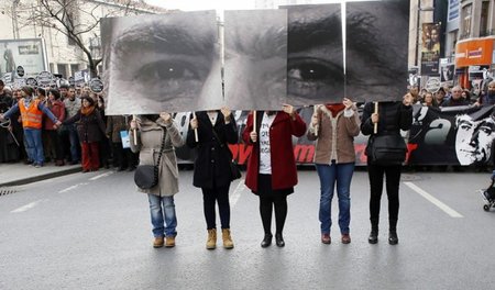 Am achten Todestag von Hrant Dink erinnern Demonstranten am Mont... Am achten Todestag von Hrant Dink erinnern Demonstranten am Mont...