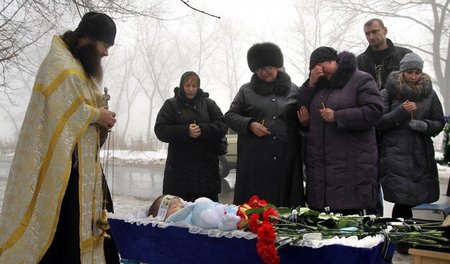 Beisetzung eines Vierjährigen, der während der Kämpfe in Donezk ...