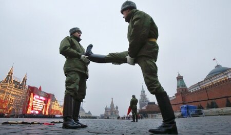 Sollen demnächst Verstärkung bekommen: Russische Soldaten bei Pr... Sollen demnächst Verstärkung bekommen: Russische Soldaten bei Pr...