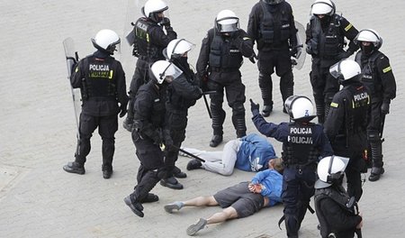 »Amtshilfe«, über die Grenze hinweg: Polnische Polizisten, hier ... »Amtshilfe«, über die Grenze hinweg: Polnische Polizisten, hier ...
