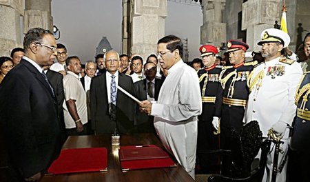 Direkt nach der Wahl vereidigt: Sri Lankas neuer Präsident Maith... Direkt nach der Wahl vereidigt: Sri Lankas neuer Präsident Maith...