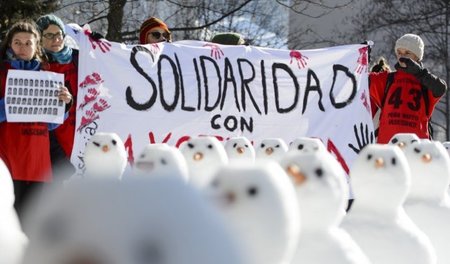 Schneemann-Ersatz für fehlende Demonstranten? Nur gut 100 Mensch...