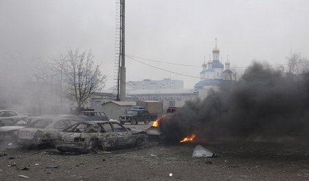 Für Tod und Zerstörung in der ukrainischen Hafenstadt Mariupol m...