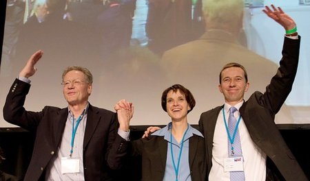 Wird in Bremen Geschichte: AfD-Führungstrio Konrad Adam, Frauke ... Wird in Bremen Geschichte: AfD-Führungstrio Konrad Adam, Frauke ...