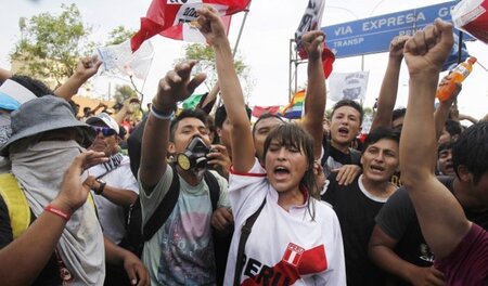Demonstranten feierten am Montag in der peruanischen Hauptstadt ...